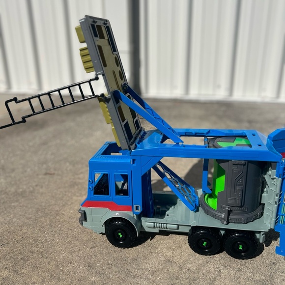BEN 10 Rust Bucket Alien Truck TRANSFORMS RV Rare Piece Playmates Not Complete - Picture 9 of 16